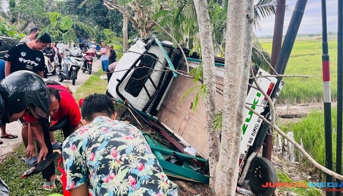 Carry Oleng Usai Salip Bus di Pangandaran, 1 Orang Tewas dan Belasan Terluka