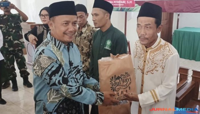 Safari Lebaran Pangandaran: DPRD dan Pemkab Bagikan Sembako ke 10 Kecamatan