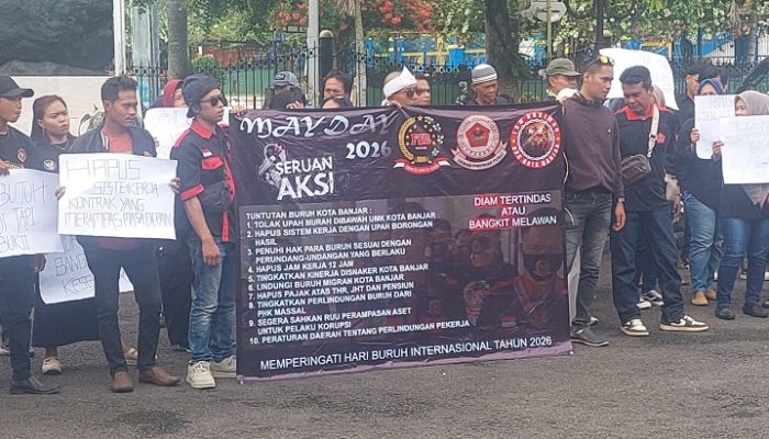 Buruh Banjar Geruduk Pendopo, Tuntut Penghapusan Sistem Kerja Tak Manusiawi
