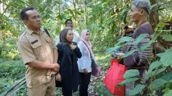 Terima Laporan, Ai Nanan Handayani Respon Cepat Kunjungi Ukar Pria Sebatang Kara
