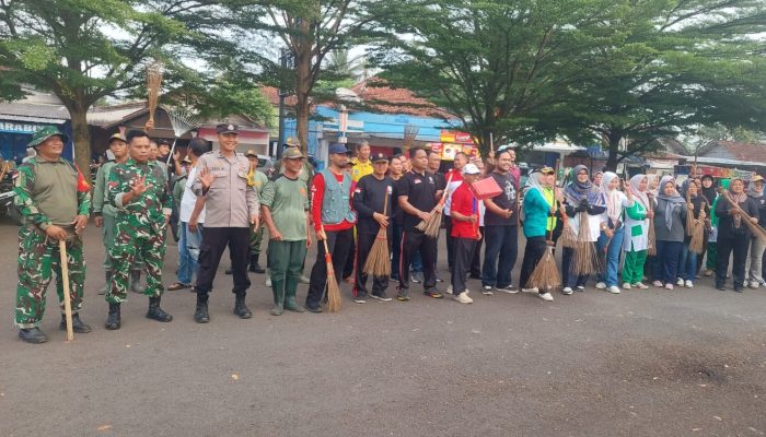 Dukung Program Indonesia Asri, Langensari Kerahkan Aparatur dan Warga Bersihkan Lingkungan