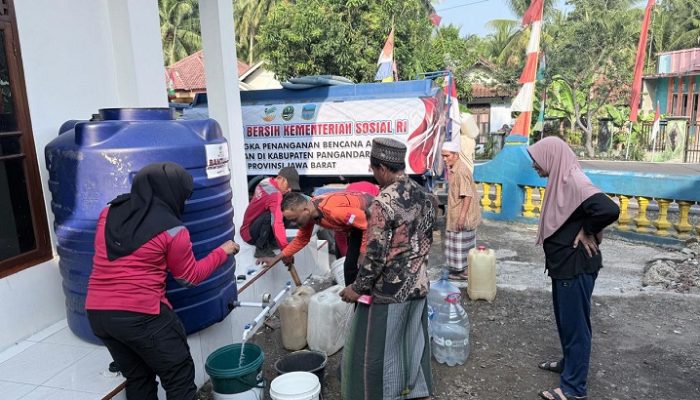 Tagana Salurkan Air Bersih untuk 7.973 Warga Terdampak Kekeringan di Pangandaran
