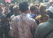 Aksi Bakar Ban Warnai Tuntutan Ribuan Petani Pangandaran di BBWS Citanduy