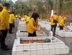 HUT ke-62 Golkar, DPD Kota Banjar Ziarah Makam Pahlawan dan Santuni 20 Warga